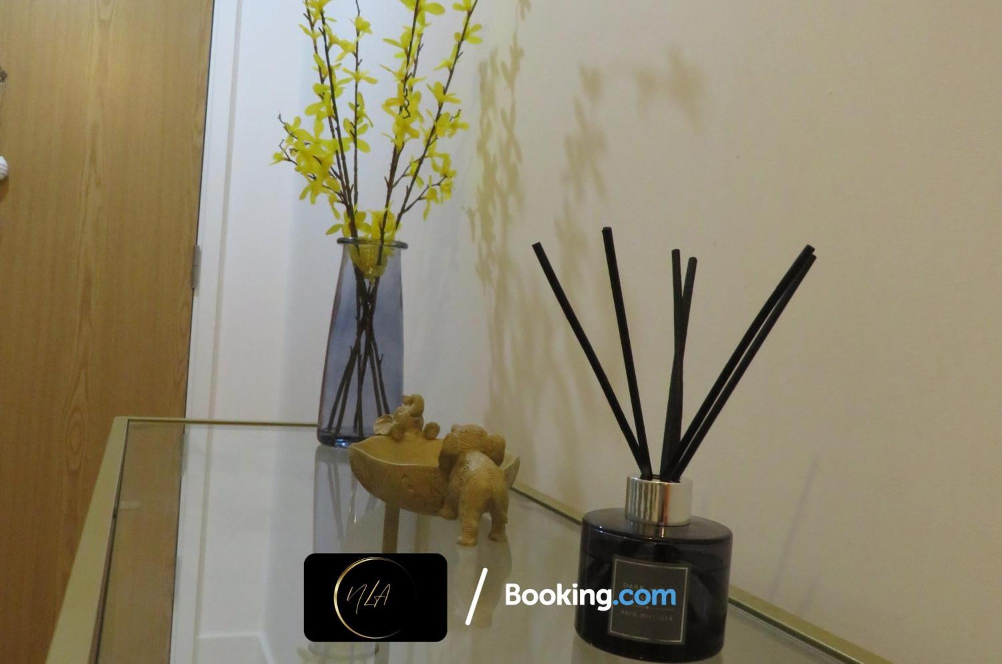 City Centre Apartment With Free Parking, 2 Bathrooms, Netflix And Wifi - Suitable For Contractors And Families - By Noor Luxury Accommodations Бирмингем Экстерьер фото
