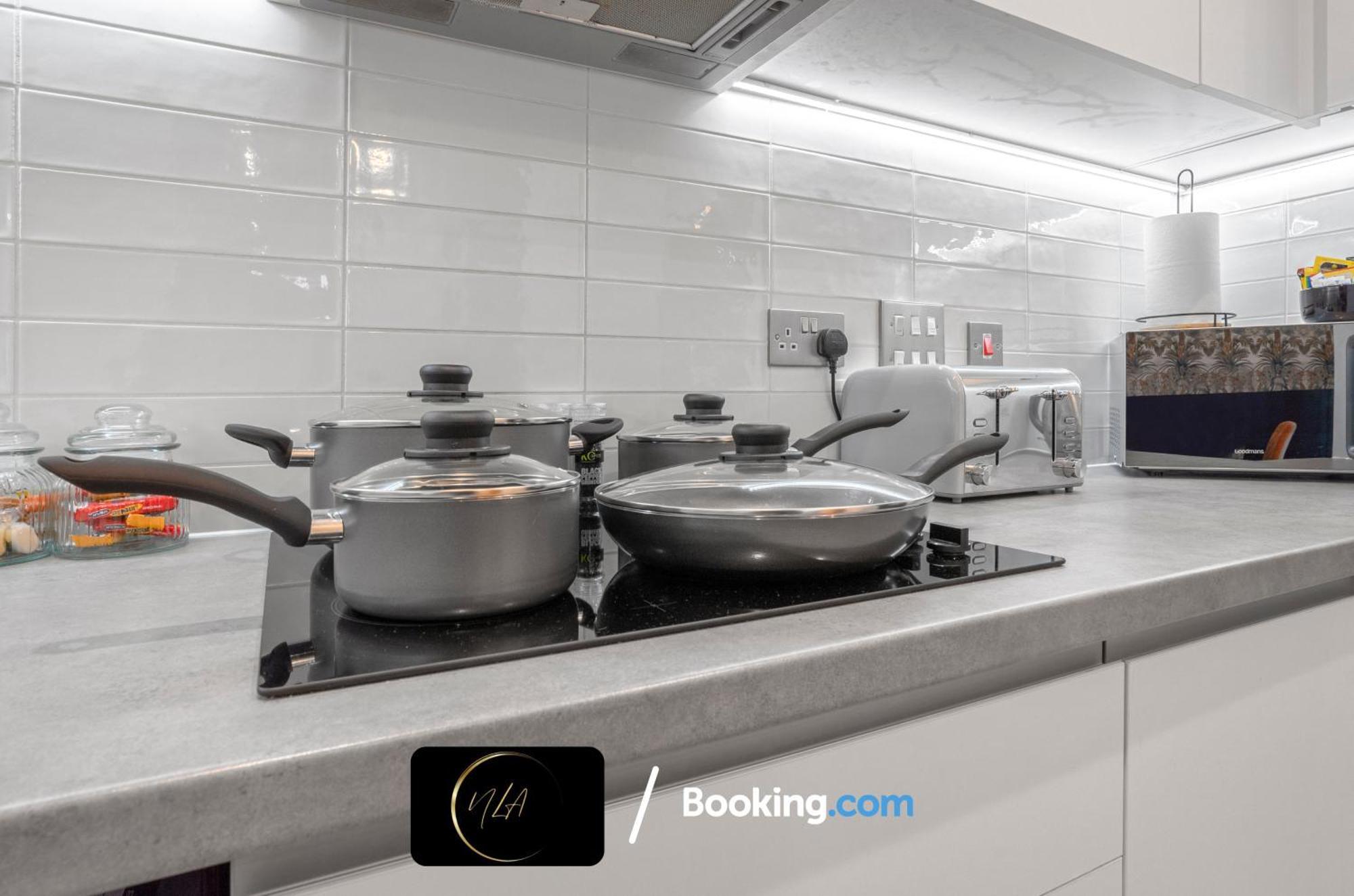 City Centre Apartment With Free Parking, 2 Bathrooms, Netflix And Wifi - Suitable For Contractors And Families - By Noor Luxury Accommodations Бирмингем Экстерьер фото