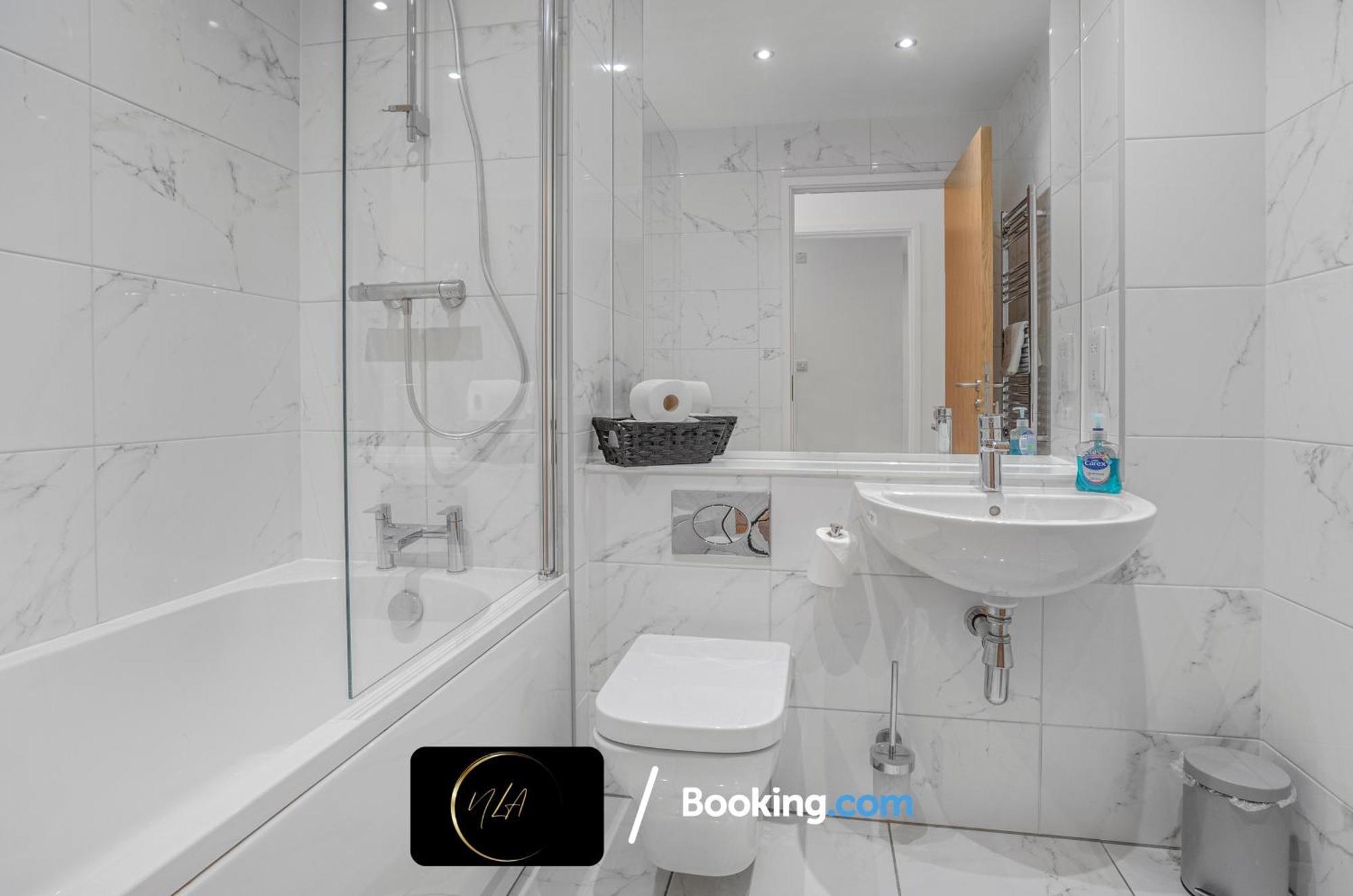 City Centre Apartment With Free Parking, 2 Bathrooms, Netflix And Wifi - Suitable For Contractors And Families - By Noor Luxury Accommodations Бирмингем Экстерьер фото