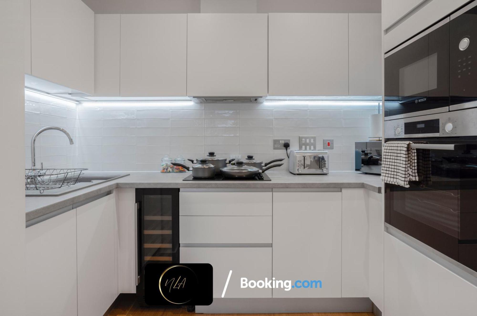 City Centre Apartment With Free Parking, 2 Bathrooms, Netflix And Wifi - Suitable For Contractors And Families - By Noor Luxury Accommodations Бирмингем Экстерьер фото